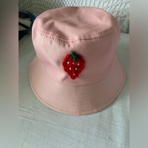 Brand New Strawberry Bucket Hat🍓❤️
